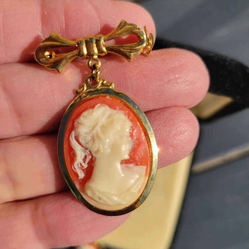 Elegant Cameo Demi Parue ~ Brooch & Pierced Earrings ~ Pretty! ~ Vintage Style